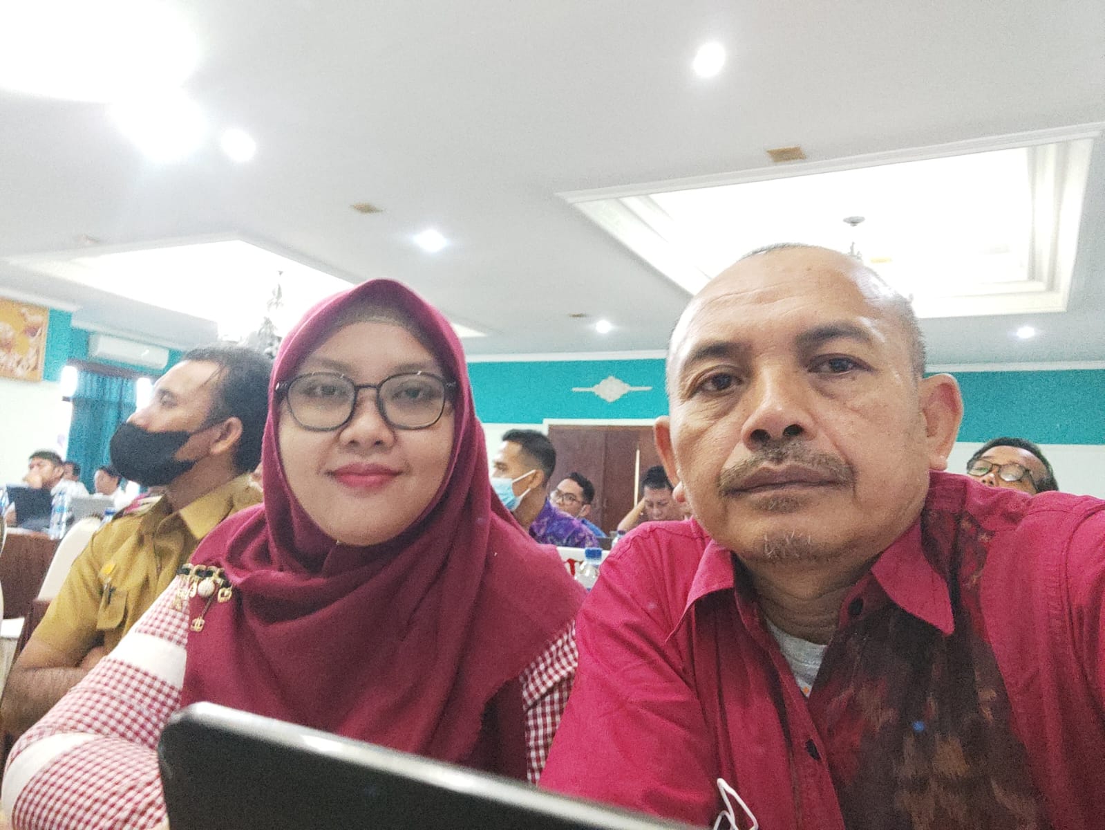 Foto 1. Bapak Muh. Sutrisno,S.Pd dan Ibu Firda Riani, S.Pd mengikuti Pelatihan Website 